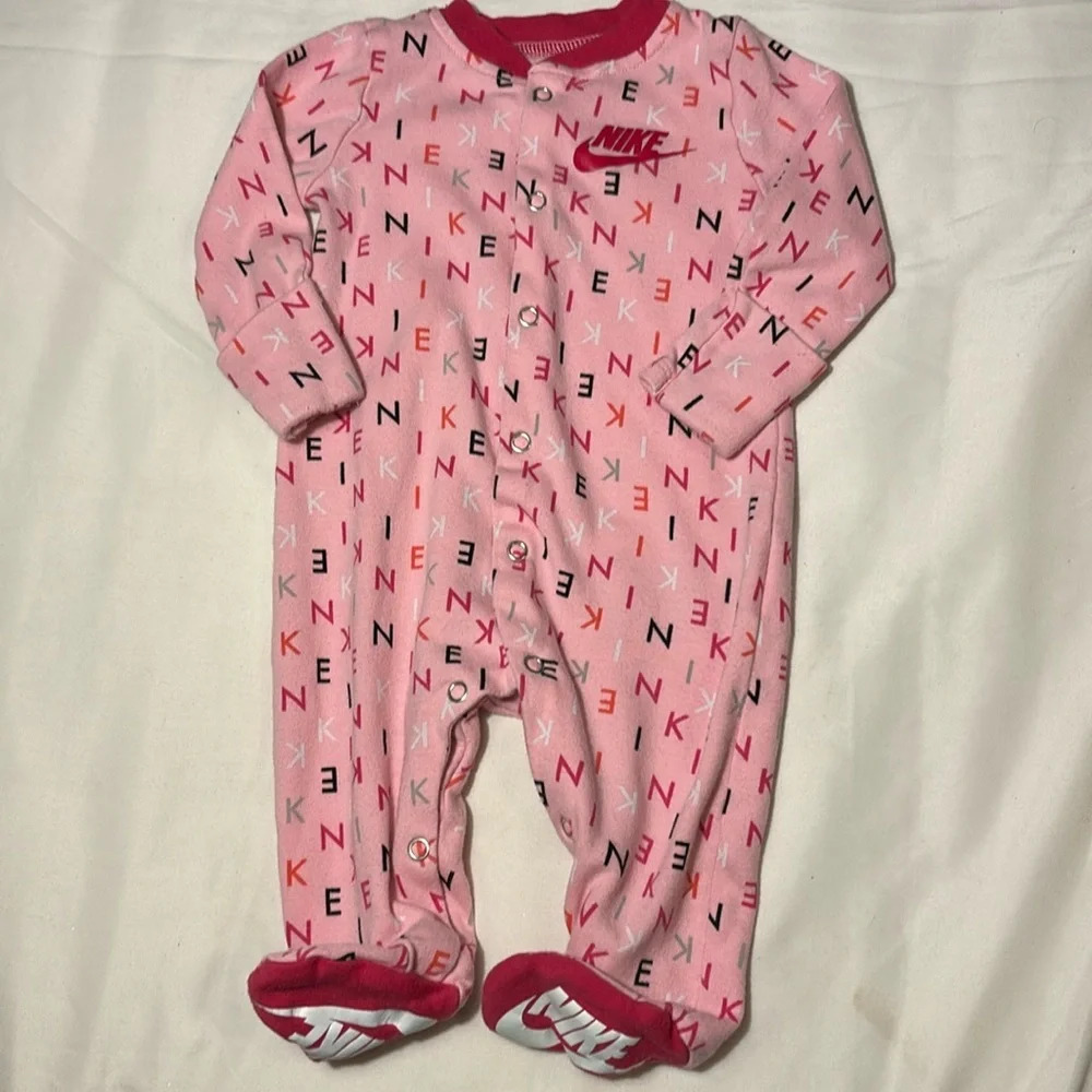 Nike Footed Sleep & Play Baby Girl Pink Nebula size 3 months - Picture 2 of 9